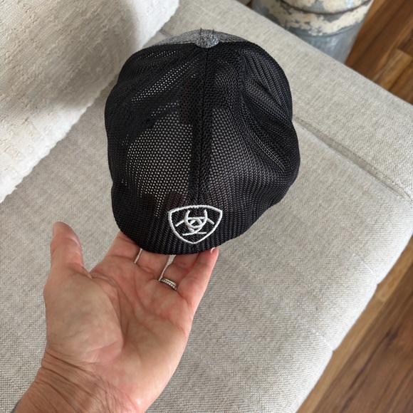 Ariat Heathered Gray and Black Logo Cap - Picture 3 of 3